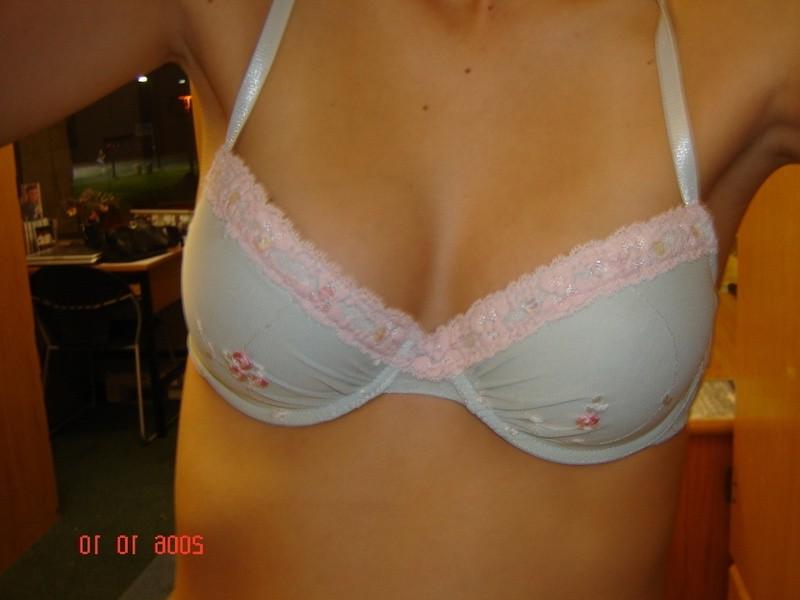 20P Amateur ex-girlfriend nude at her dorm