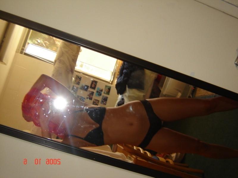 20P Amateur ex-girlfriend nude at her dorm