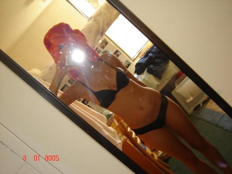 20P Amateur ex-girlfriend nude at her dorm