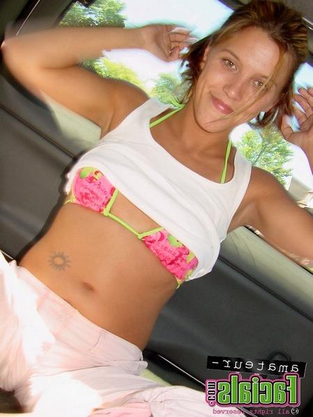 15P Alicia sucks for a facial in the car