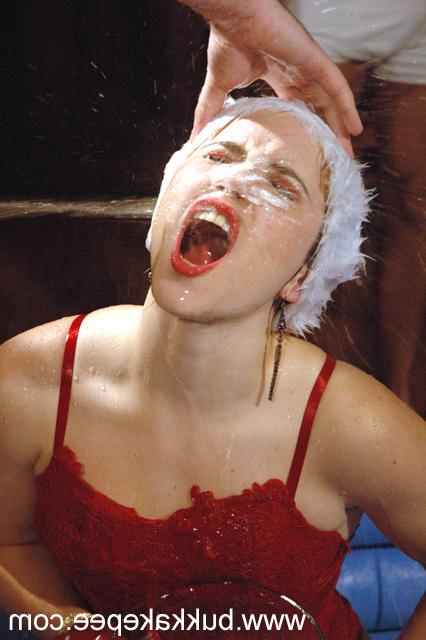 16P She gets fresh pee all over her body and head