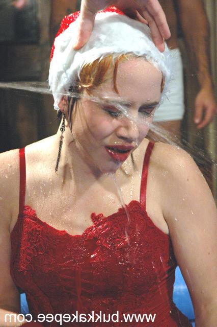 16P She gets fresh pee all over her body and head