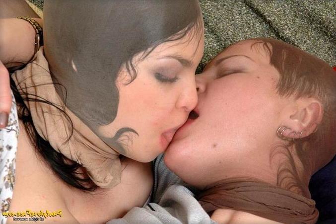 16P Lesbian with pantyhose and nylon over her head