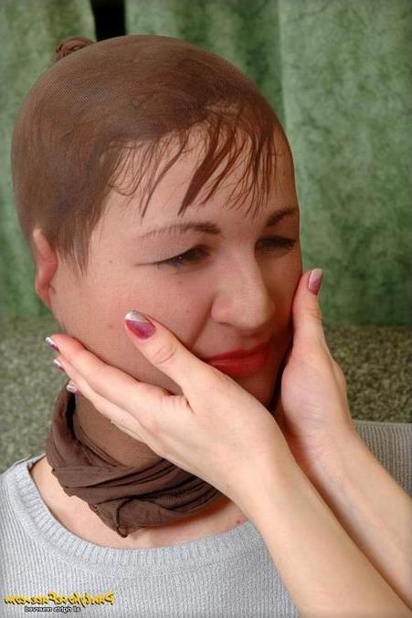 16P Lesbian with pantyhose and nylon over her head
