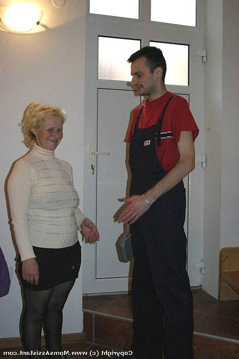 16P This older housewife likes to grope and screw the young repairmen she calls over