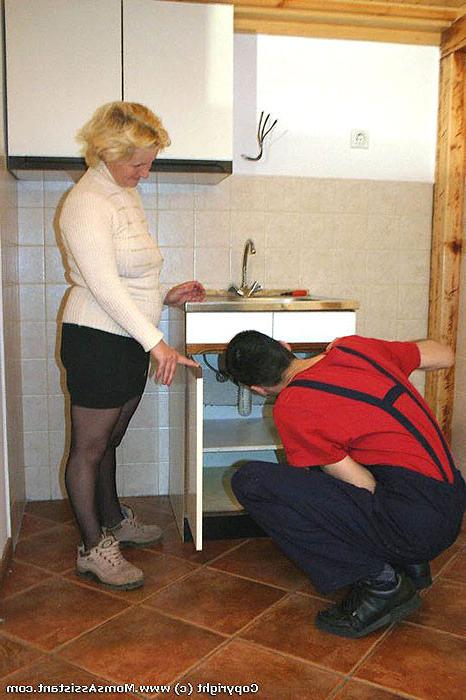 16P This older housewife likes to grope and screw the young repairmen she calls over