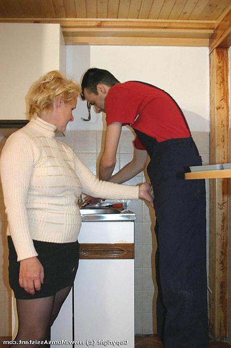 16P This older housewife likes to grope and screw the young repairmen she calls over