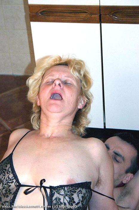 16P This older housewife likes to grope and screw the young repairmen she calls over