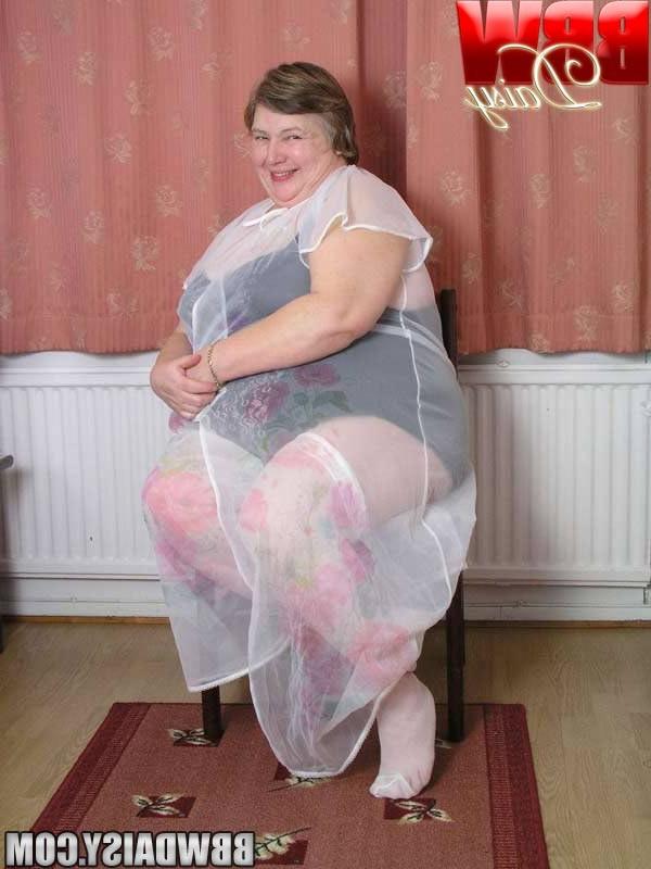 16P Fat big breasted finnish granny bends over