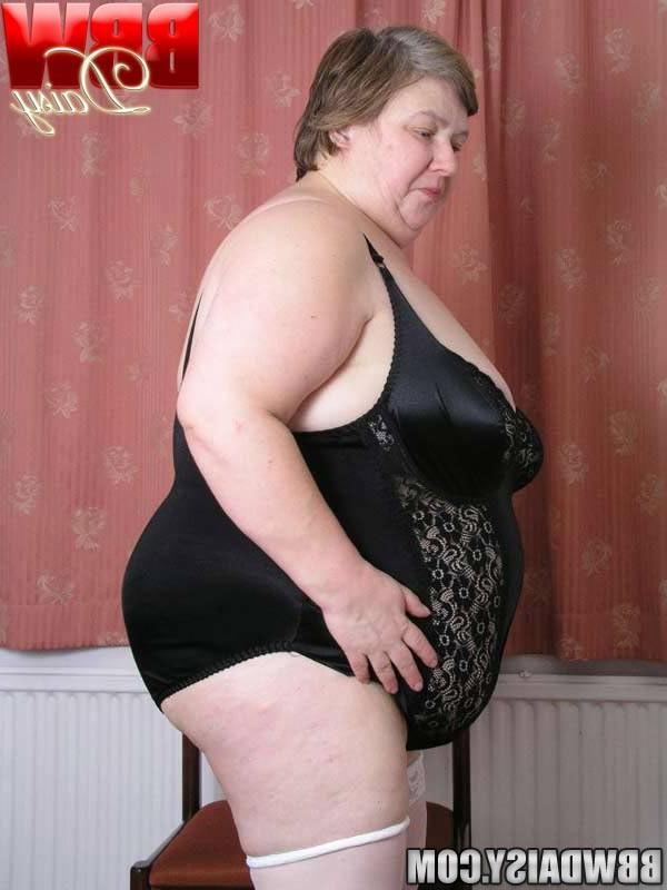 16P Fat big breasted finnish granny bends over