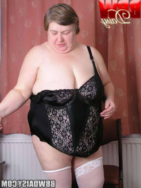16P Fat big breasted finnish granny bends over