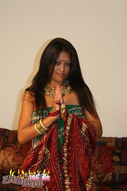 15P Over sexed Indian babe stripping and showing her tiny cunt