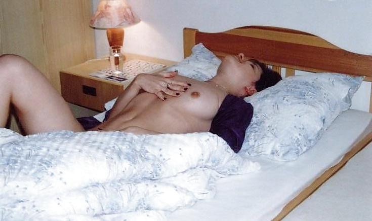 11P Arab Housewife 14