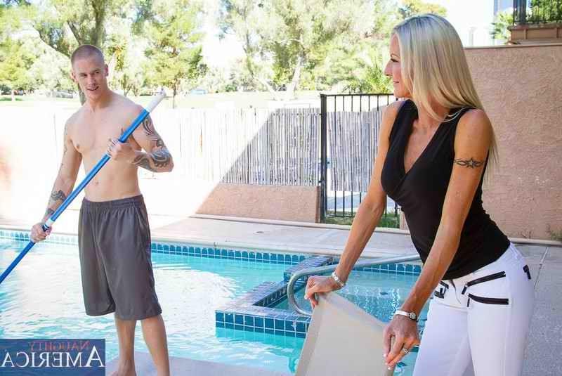 11P Emma Starr Giving her Young Poolboy a Hardcore Fuck