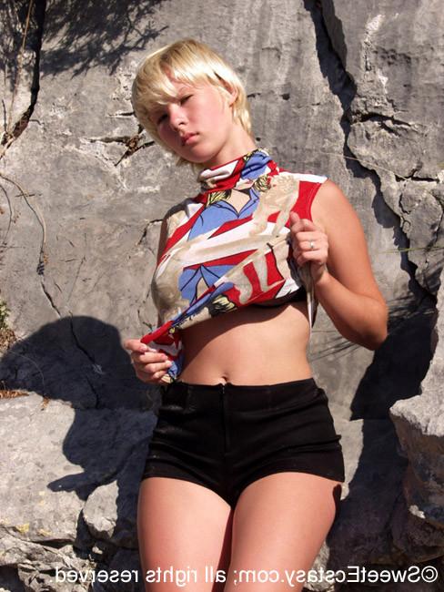 16P Natalies huge hooters on a hike