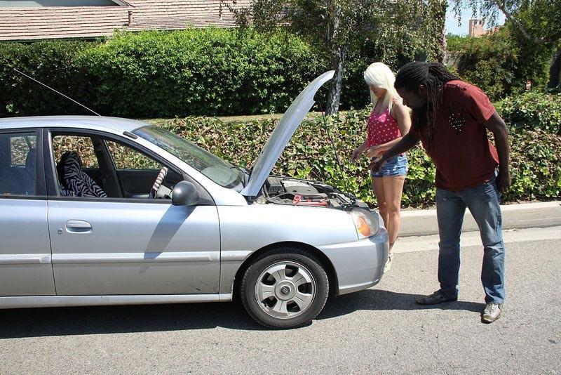 15P Car Trouble Interracial Fuck