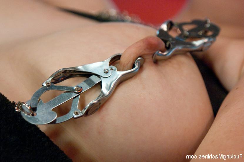 15P Penny Pax fucking machine for double penetration with clamps