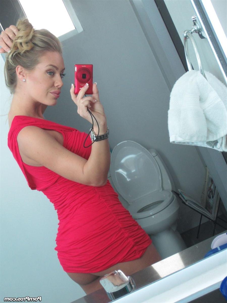 18P Nicole Aniston takes nude self pics and bangs in a hotel