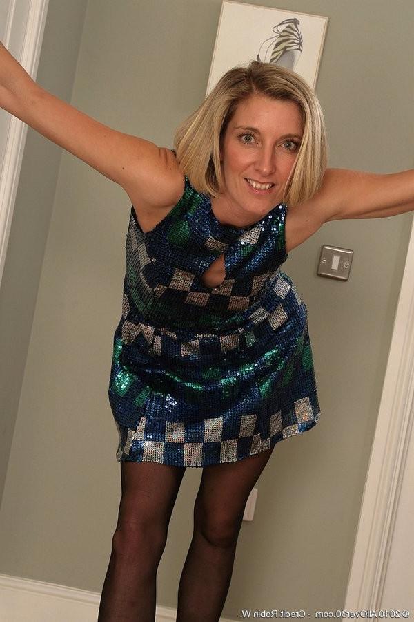 18P Leggy And Horny Blonde Housewife Being Naughty At Home
