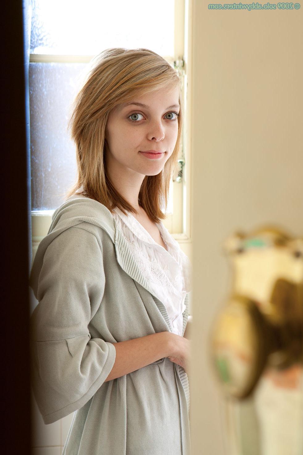 16P Beautiful blonde Australian amateur teen strips