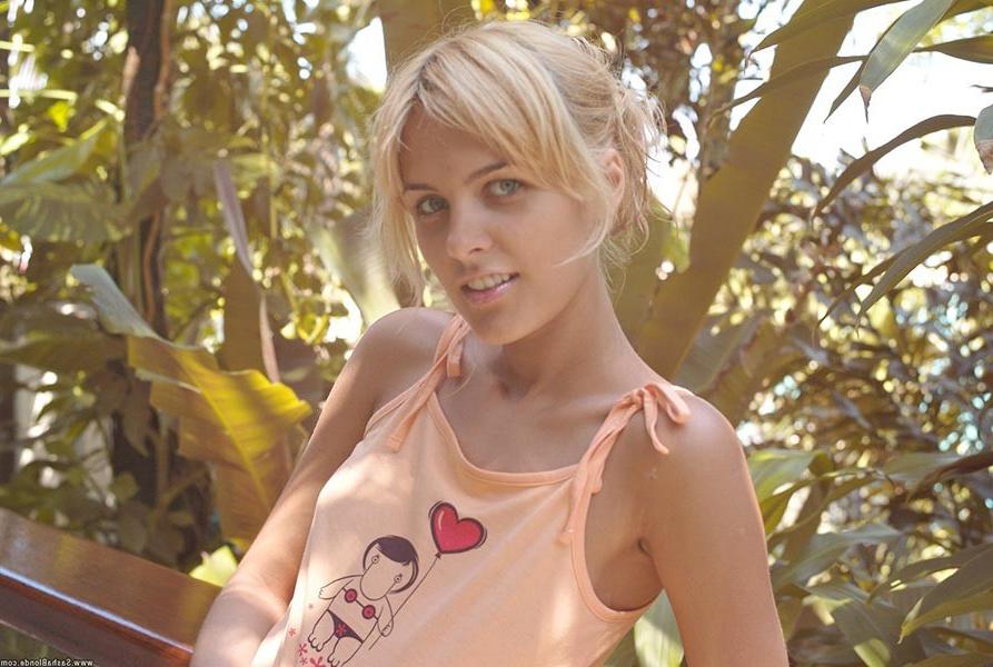 17P Young exciting blonde showing her perfect naked body
