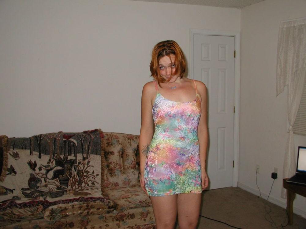 17P Horny House Wife Gets Drunk And Spreads Her Pussy For Cash