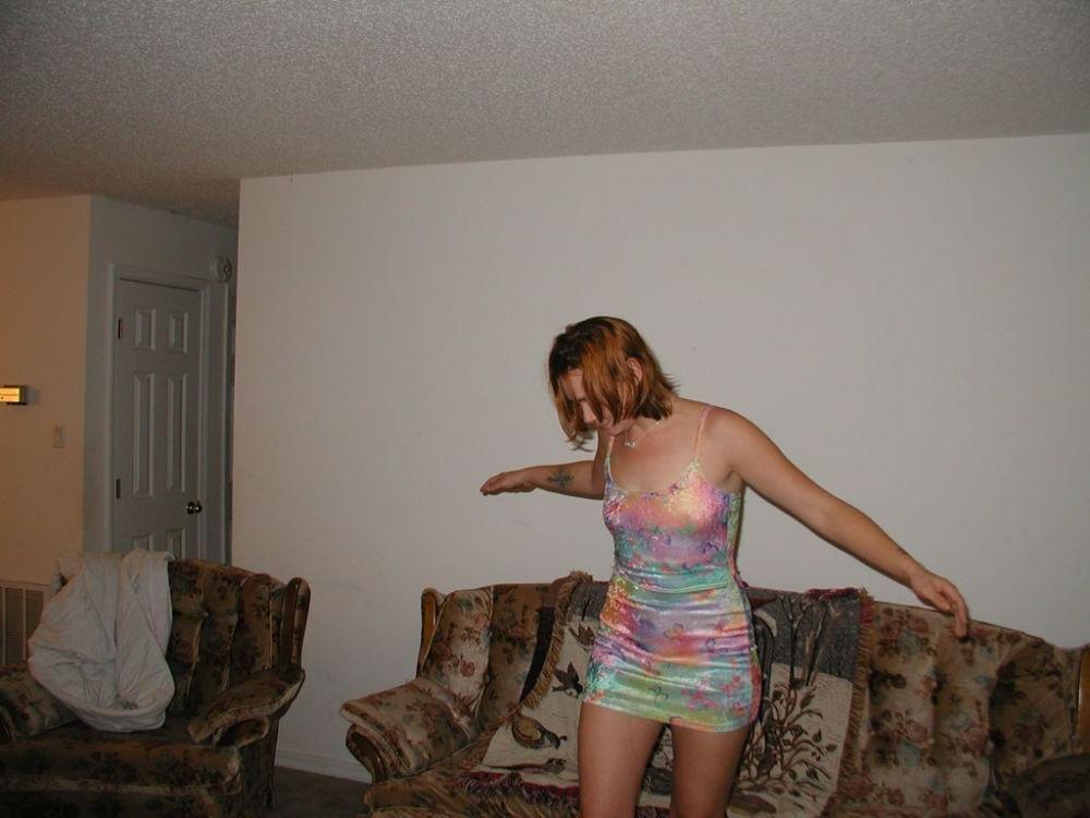 17P Horny House Wife Gets Drunk And Spreads Her Pussy For Cash