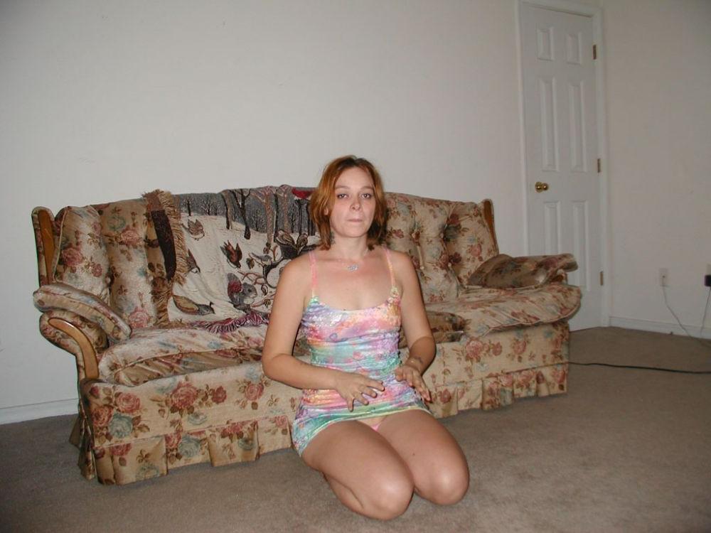 17P Horny House Wife Gets Drunk And Spreads Her Pussy For Cash