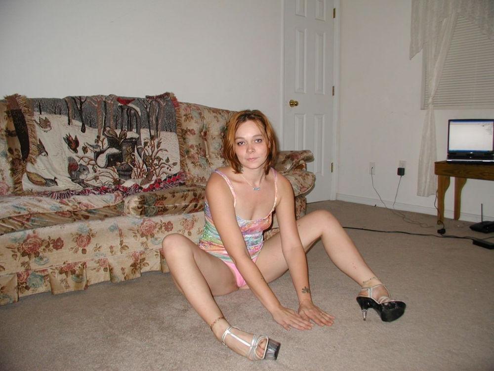 17P Horny House Wife Gets Drunk And Spreads Her Pussy For Cash