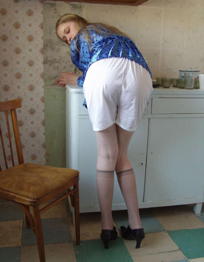 20P Awesome blond amateur shows asshole