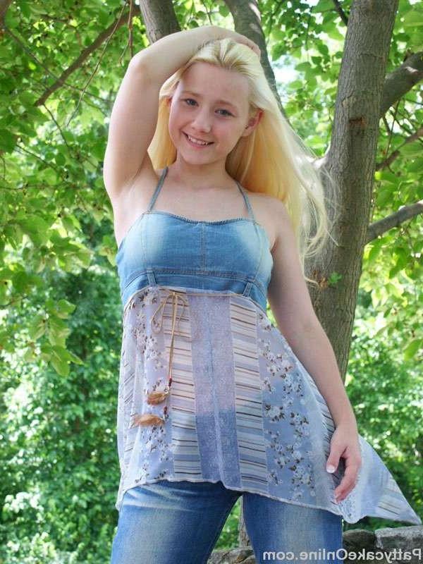 15P Early pics of shy teen model at school