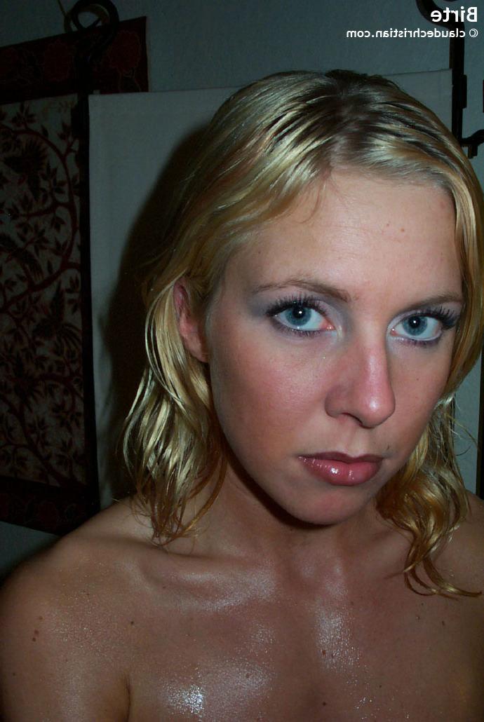 19P oily slut small tits bent over