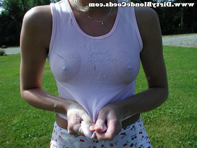 12P this naughty blond would like to wash your car
