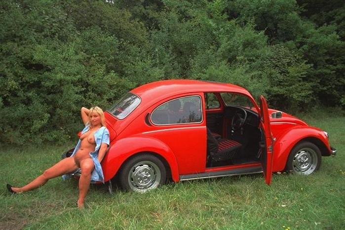 16P Blonde Mom Spreads Outside Next to Car