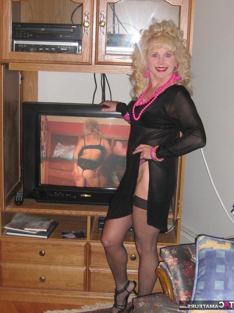 20P 76 Year old Granny Shirley and the Cougar Champion fuck outside 