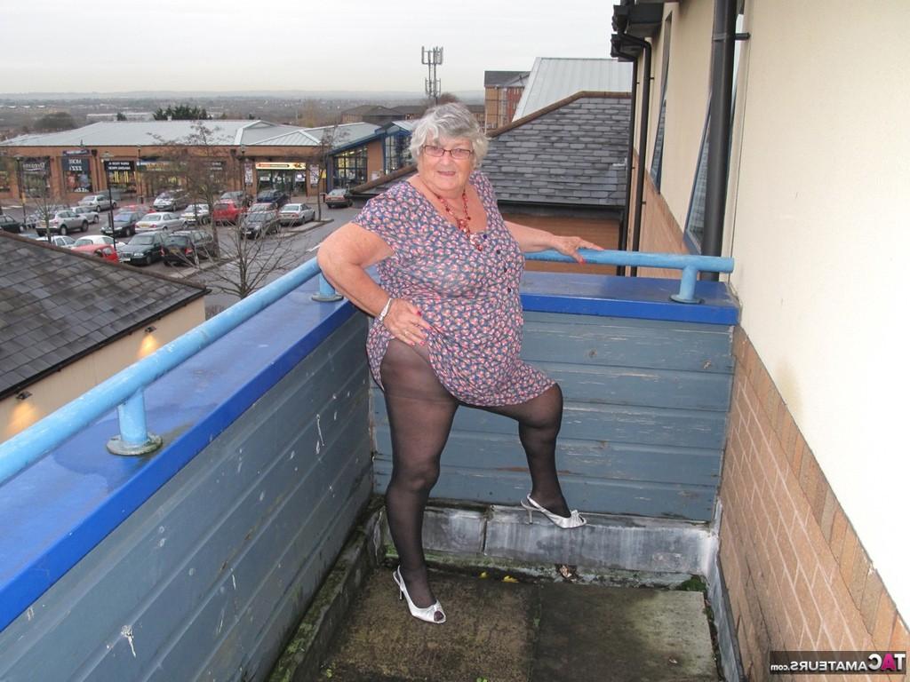 20P One afternoon I met up with a friend in a local hotel where we d