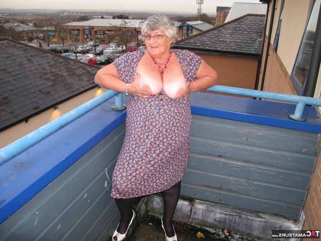 20P One afternoon I met up with a friend in a local hotel where we d