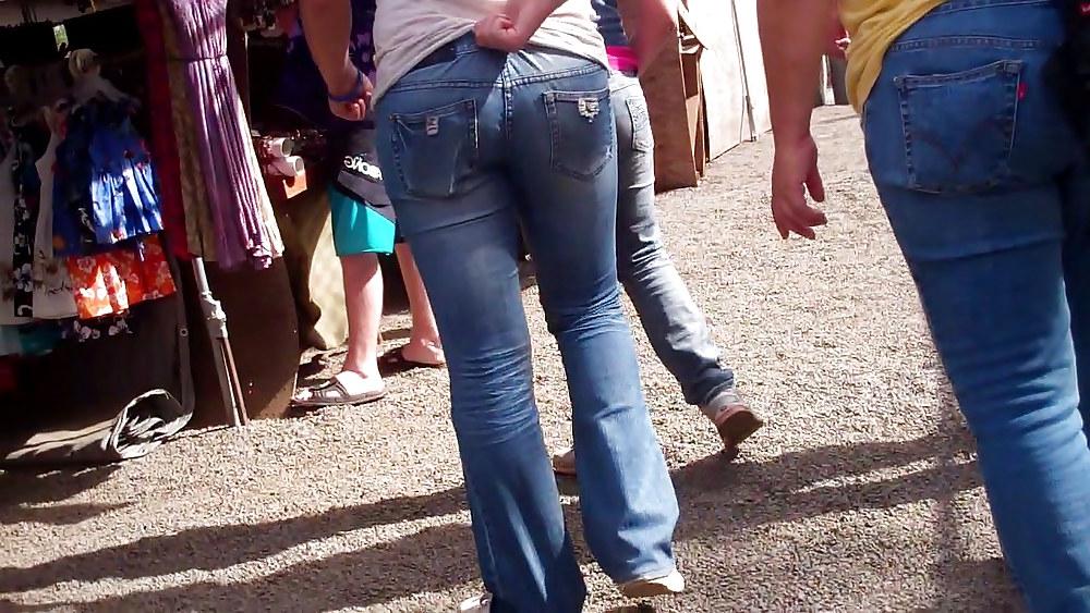 25P Following butts & ass in shorts & bikinis