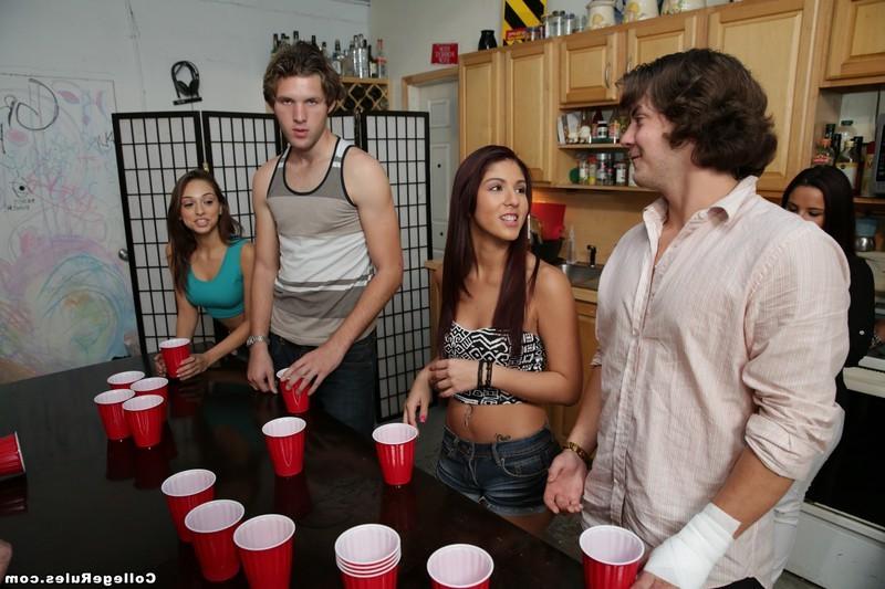 16P College babes flash their boobs and sucks cock at a dorm party