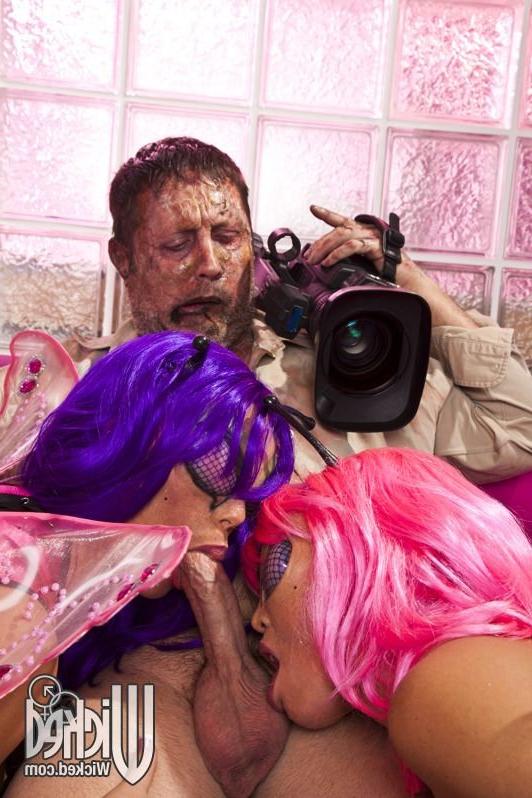 18P Die Aliens Nicole Aniston und Mia Lelani ficken einen Glückspilz