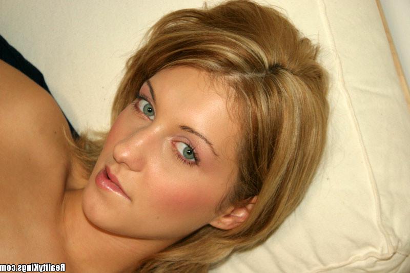 16P These 2 sexy euro babes are creaming all over the place here in these steamy pic