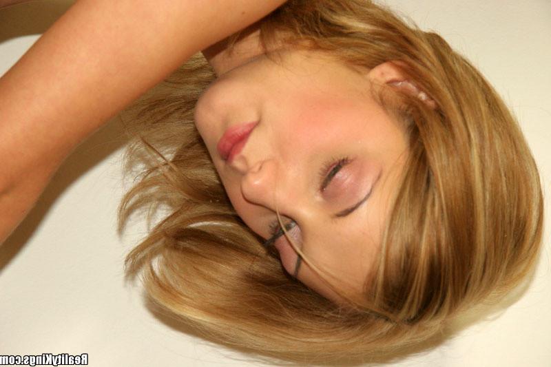 16P These 2 sexy euro babes are creaming all over the place here in these steamy pic