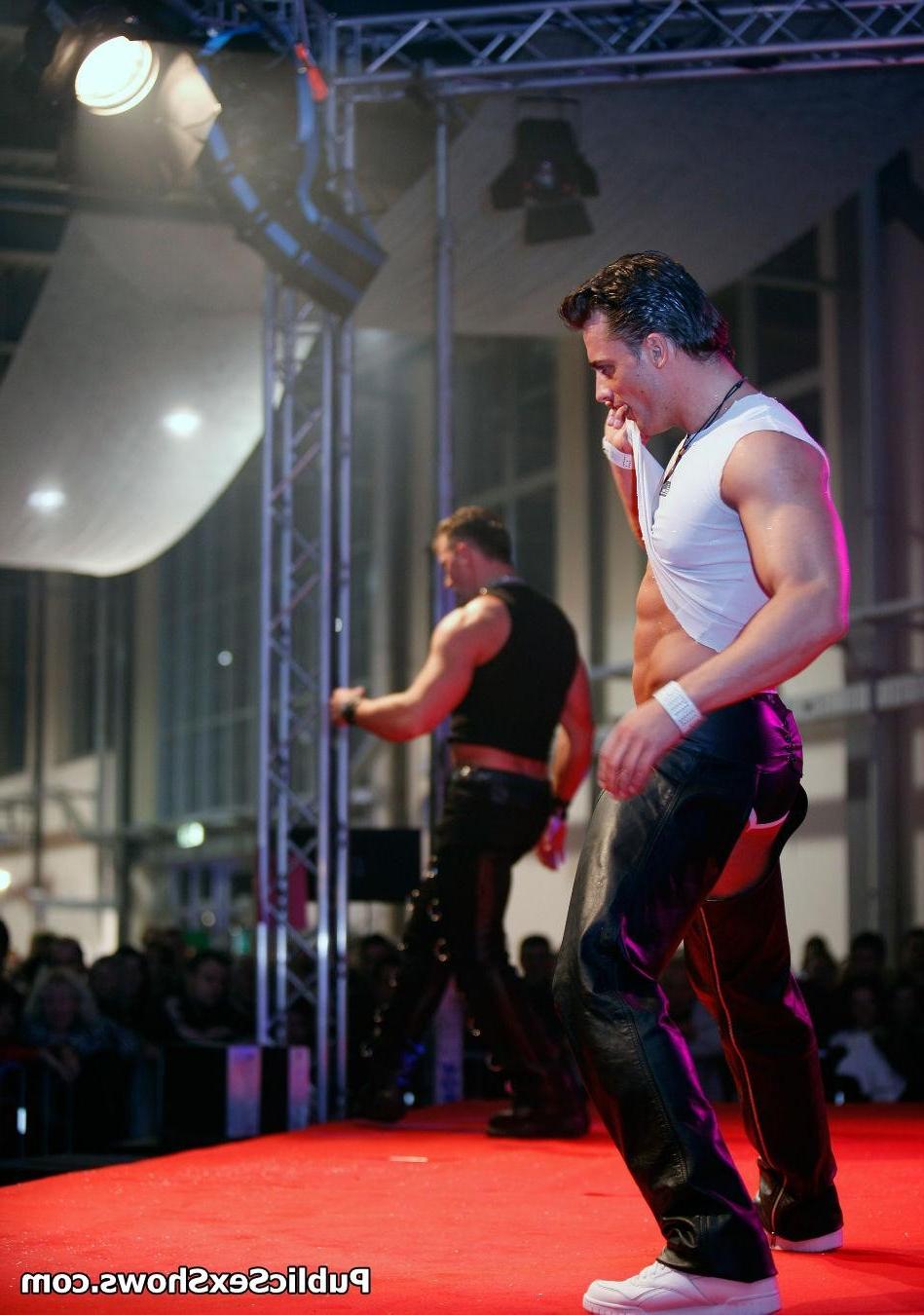 12P Pictures and videos from live sex events all over the world