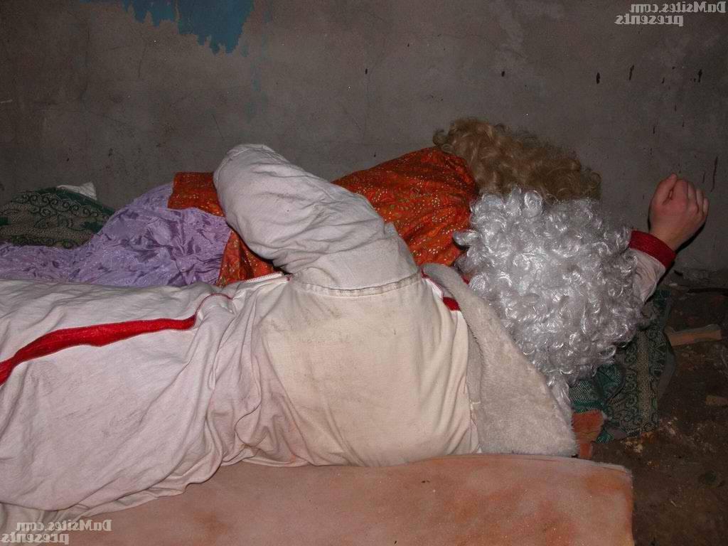 16P Role-playing sex game at the city dump