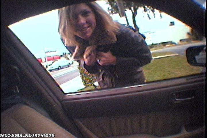 16P Cute babe gets naked in the car through spyglasses