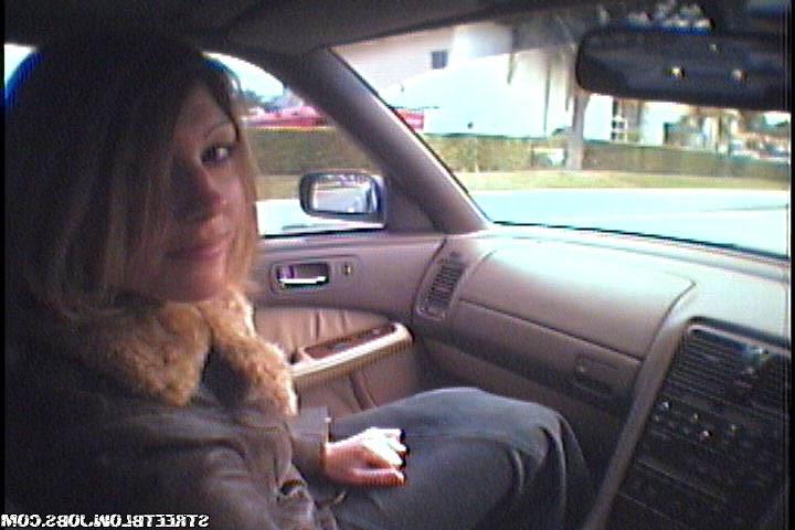 16P Cute babe gets naked in the car through spyglasses