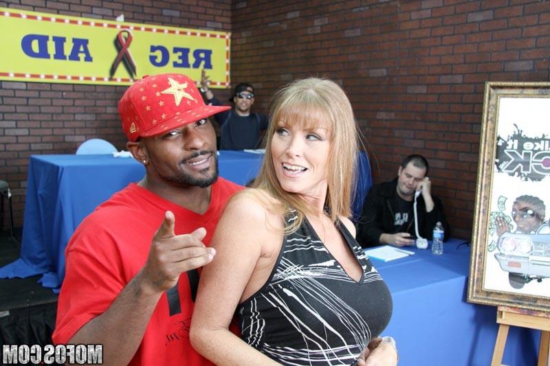 17P Milf fucking interracial sex and sucking cock with cumshots