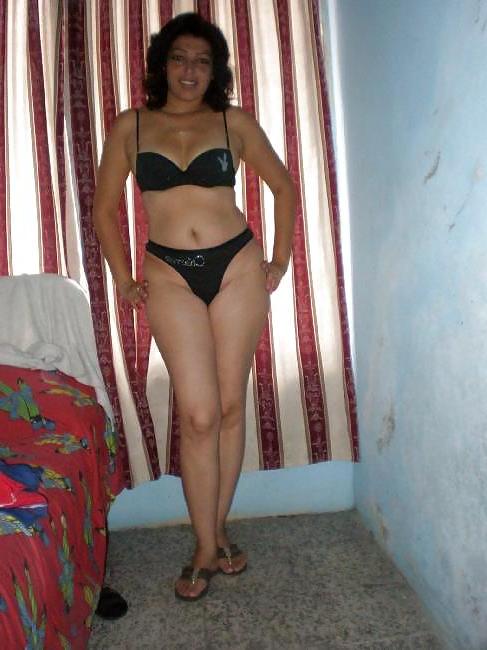 12P Rica madura posando para la camara