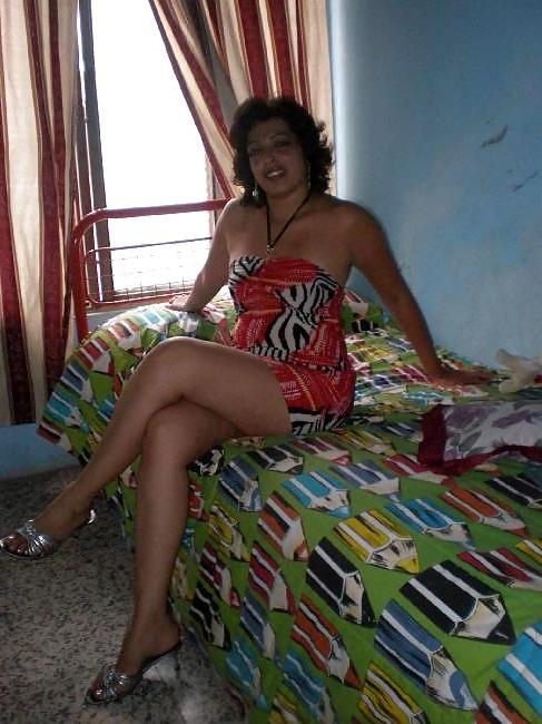 12P Rica madura posando para la camara