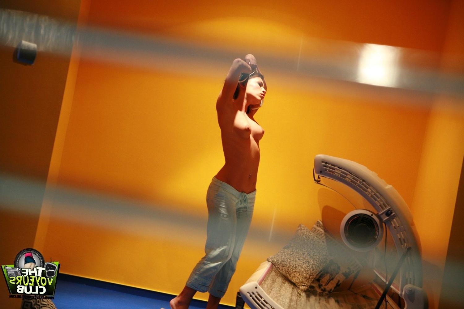 15P Hidden camera pics
